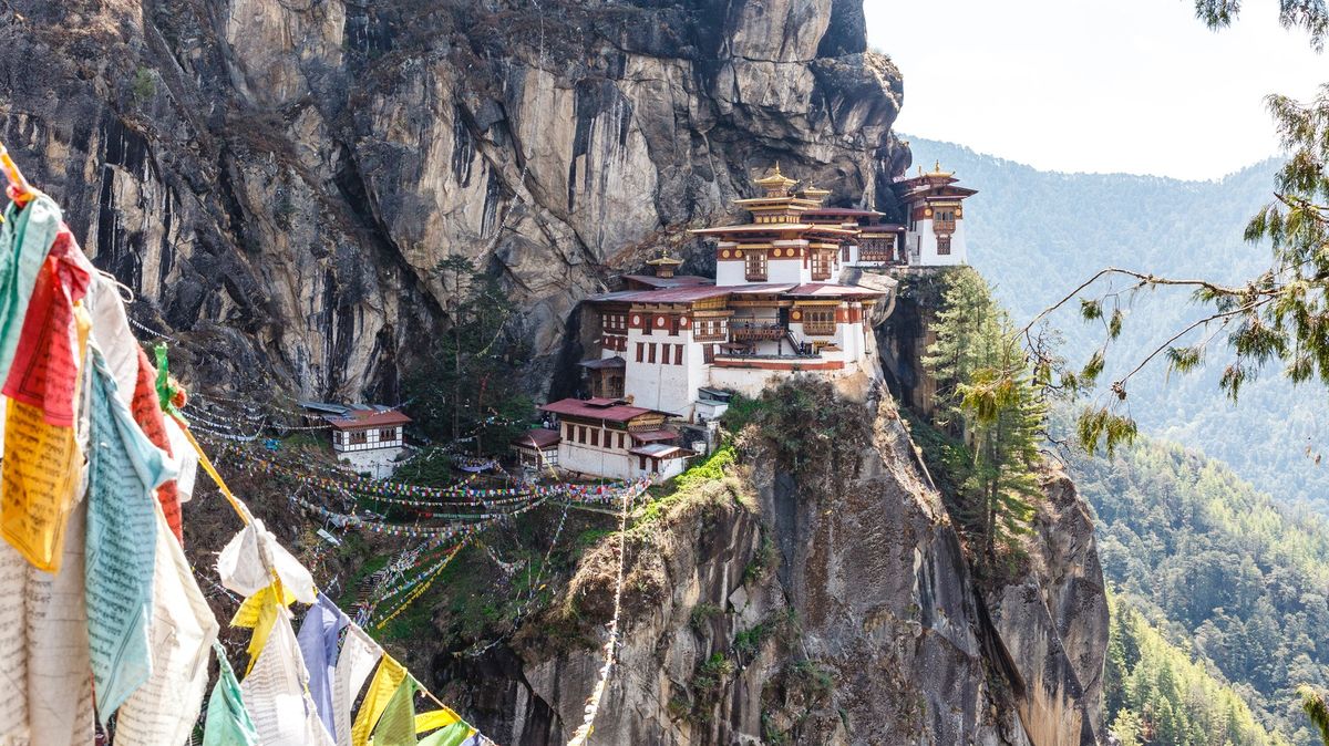 Zůstaňte déle, zaplaťte méně. Bhútán chystá změny vysoké turistické daně